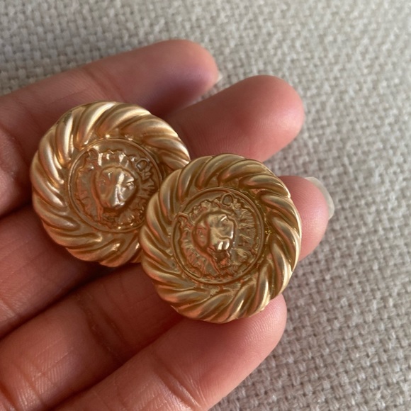 Golden matte lion coin earrings - Picture 3 of 5